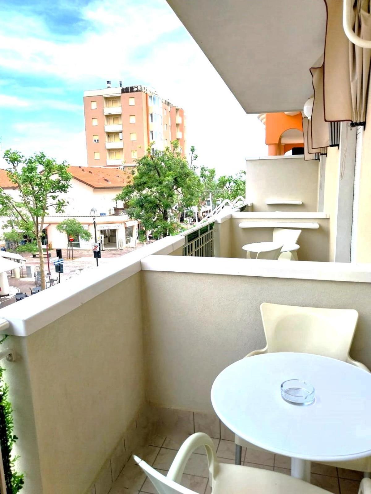 Hotel Angela Misano Adriatico Εξωτερικό φωτογραφία